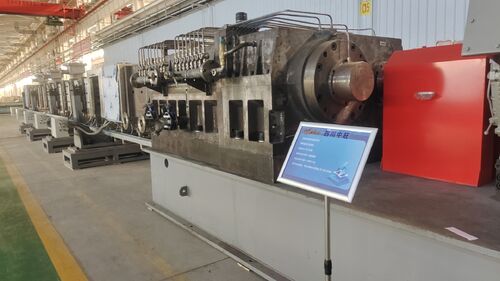 เครื่องบดย่อยอัดขึ้นรูปปิโตรเคมี ZHP330 จำนวน 4 เครื่องรวมตัวกันที่ Lanzhou Petrochemical Equipment Park